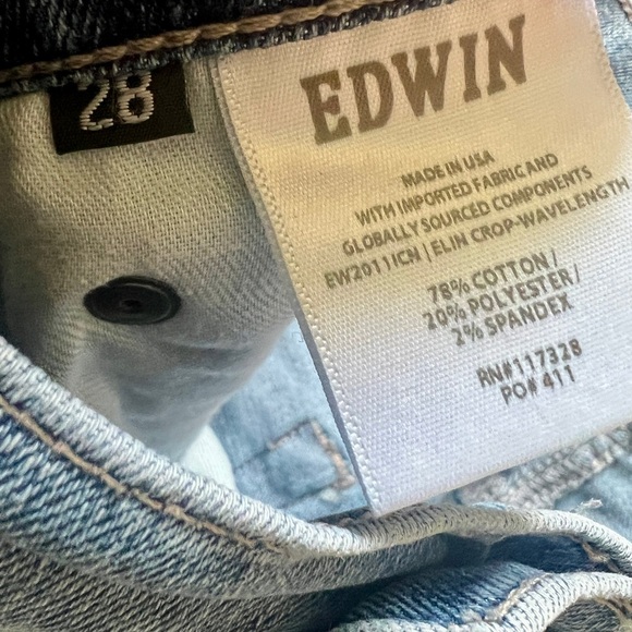 EDWIN Light Wash Elin Straight Leg Crop - Size 28 (Measures 31") - Picture 9 of 13